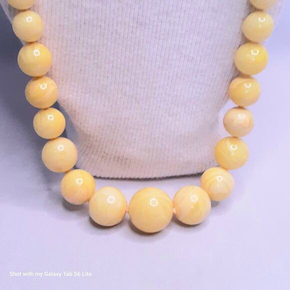 Jumbo Graduated Beaded Necklace Lemonade Yellow Acrylic Spring Clasp - Picture 2 of 8